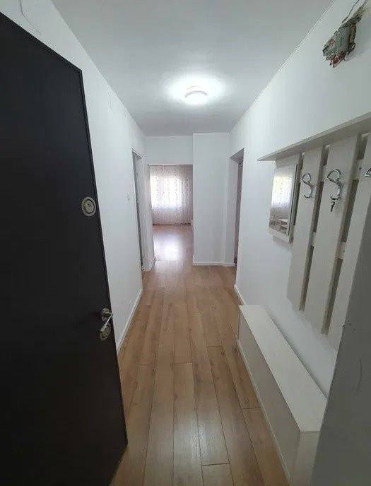 Apartament 3 camere,TINERUTULUI, 2 bai, decomandat, 86 mp 