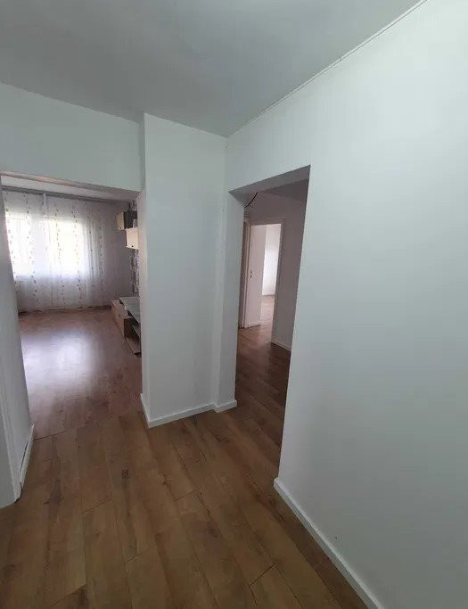 Apartament 3 camere,TINERUTULUI, 2 bai, decomandat, 86 mp 