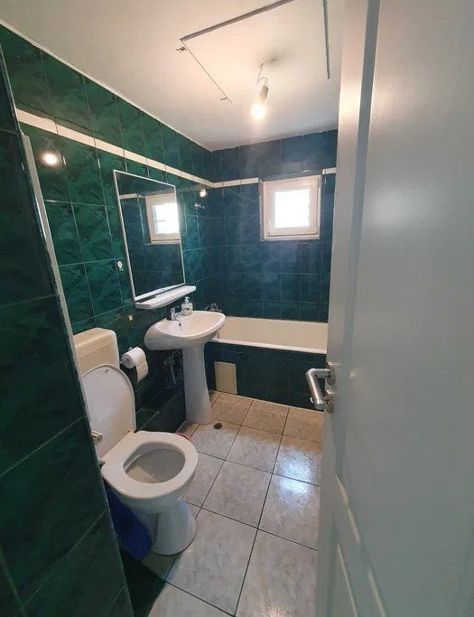 Apartament 3 camere,TINERUTULUI, 2 bai, decomandat, 86 mp 