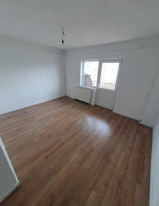 Apartament 3 camere,TINERUTULUI, 2 bai, decomandat, 86 mp 