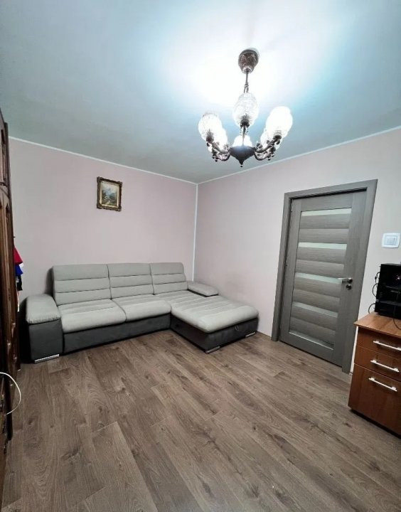 Apartament 2 camere, VITAN, bloc de 10 etaje, decomandat 