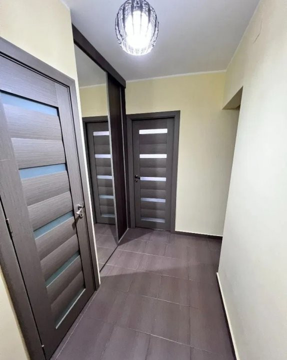 Apartament 2 camere, VITAN, bloc de 10 etaje, decomandat 