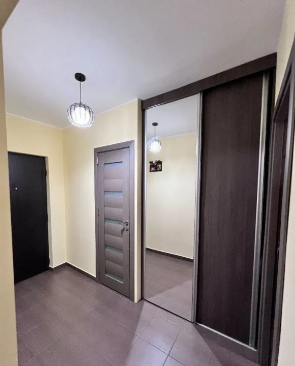 Apartament 2 camere, VITAN, bloc de 10 etaje, decomandat 