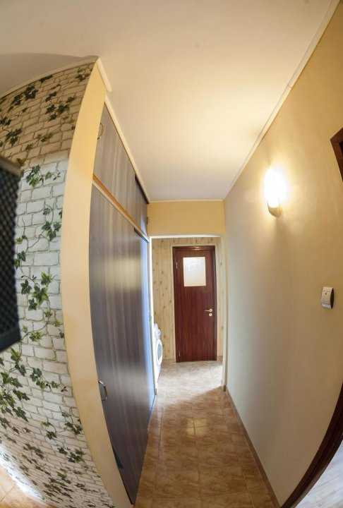 Apartament 4 camere,TITAN, suprafata 80 mp, balcon si boxa, etaj 2/4