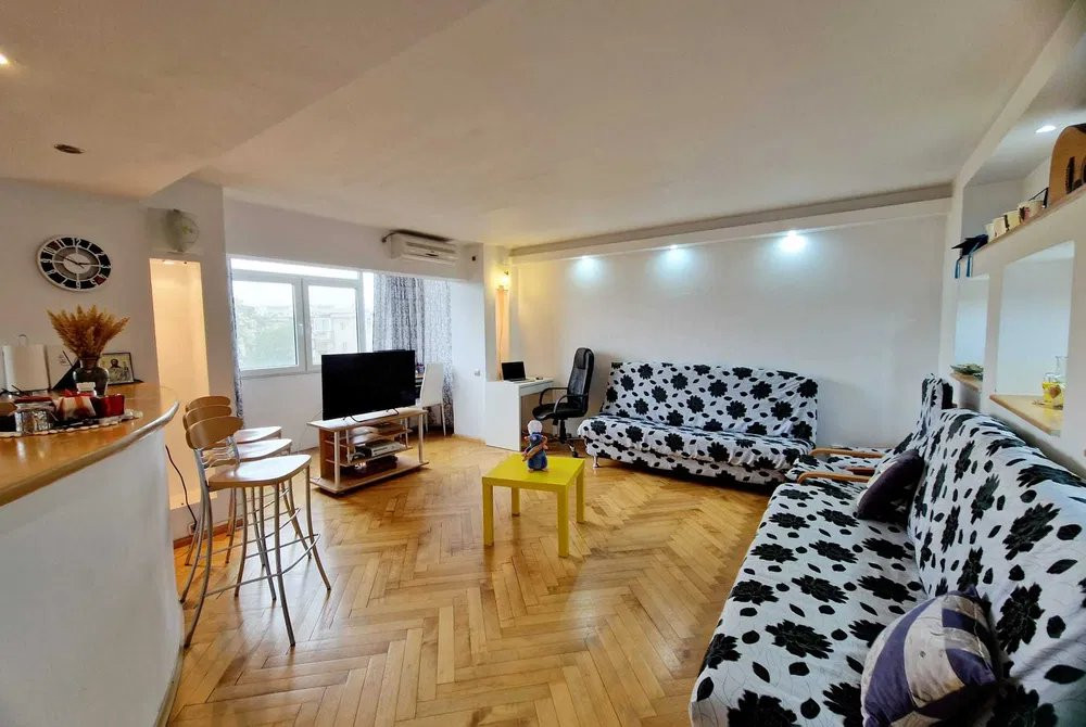 Apartament 2 camere, VITAN MALL, an 1991, balcon, decomandat 62 mp