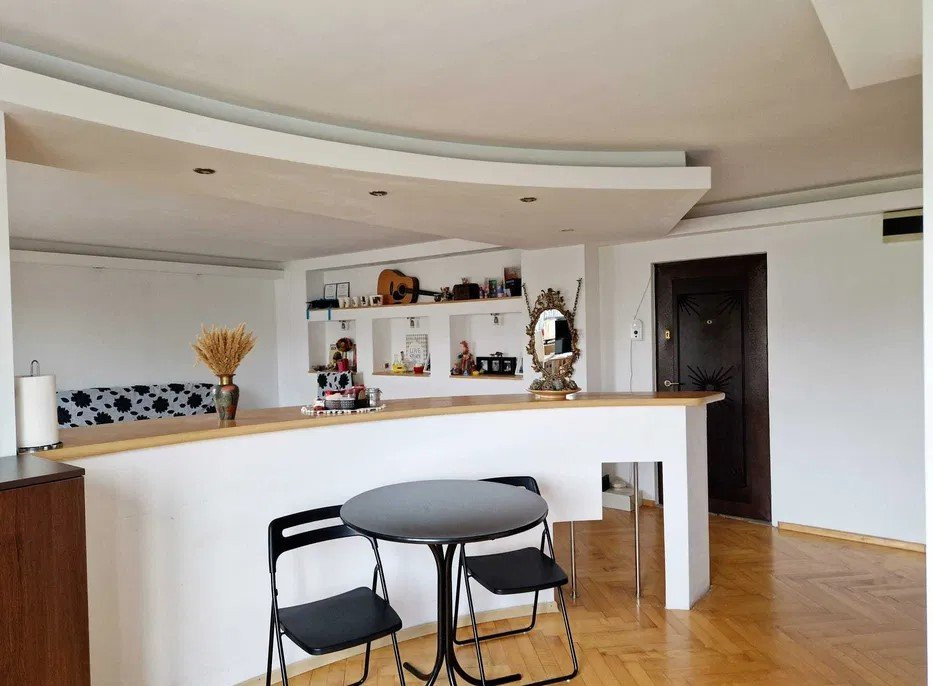 Apartament 2 camere, VITAN MALL, an 1991, balcon, decomandat 62 mp