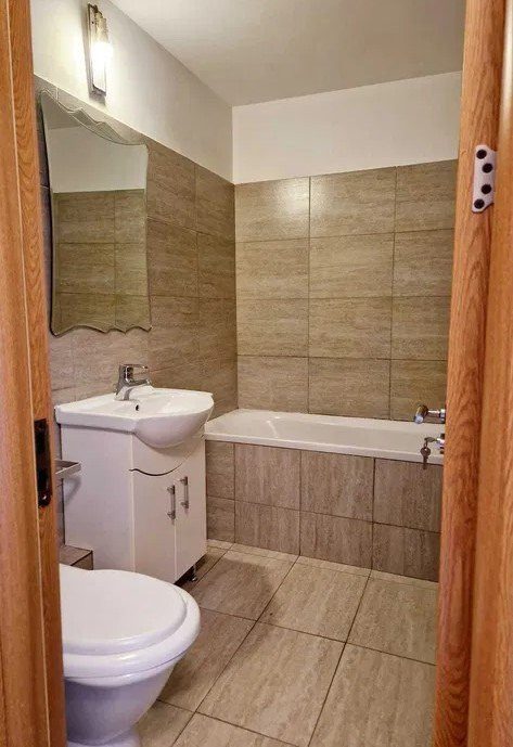 Apartament 2 camere, VITAN MALL, an 1991, balcon, decomandat 62 mp