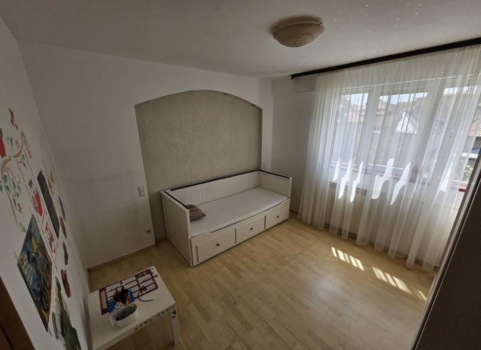 Apartament 3 camere,DOROBANTI, etaj 2/8, decomandat, 79 mp