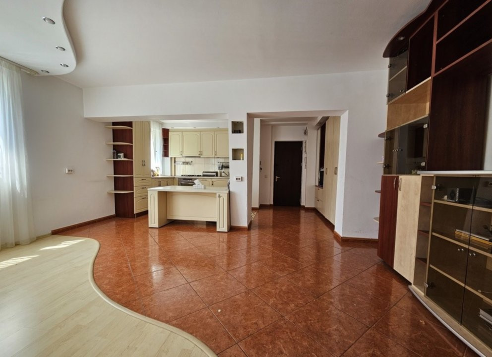 Apartament 3 camere,DOROBANTI, etaj 2/8, decomandat, 79 mp