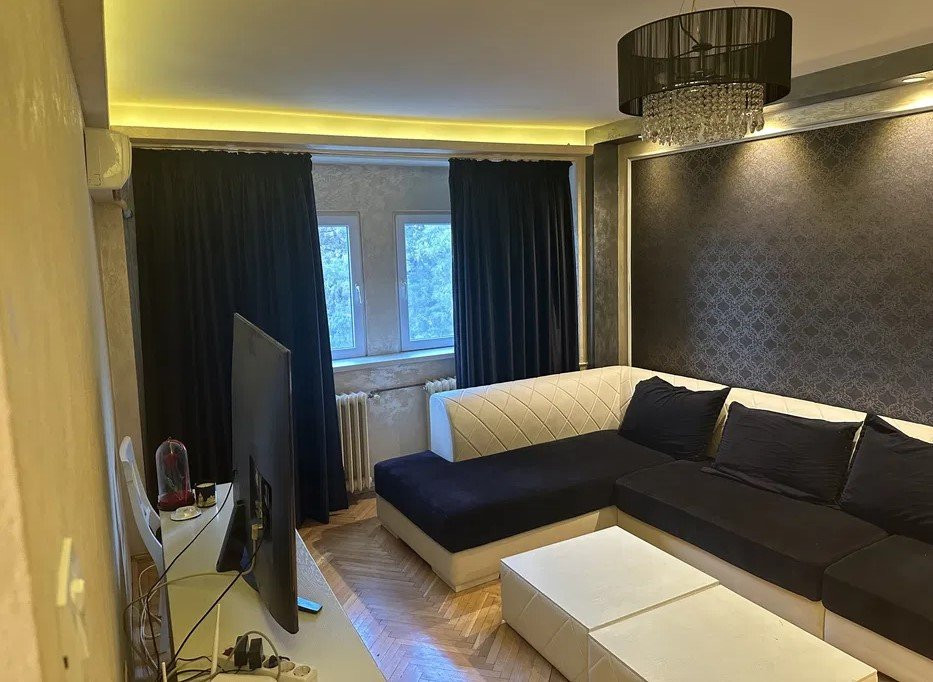 Apartament 3 camere,BD. UNIRII, an constructie 1992; etaj 4/8 , 81 mp