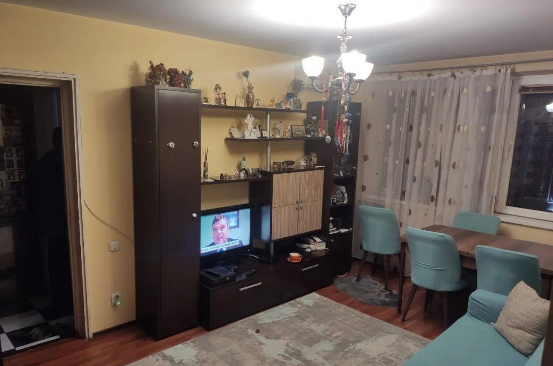 Apartament 3 camere,DOROBANTI, decomandat, balcon, 68 mp 