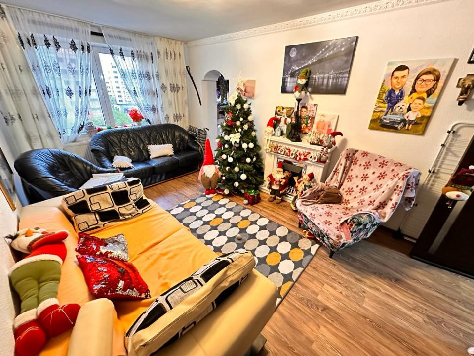 Vanzare apartament 4 camere + loc de parcare si boxa , Stefan cel Mare