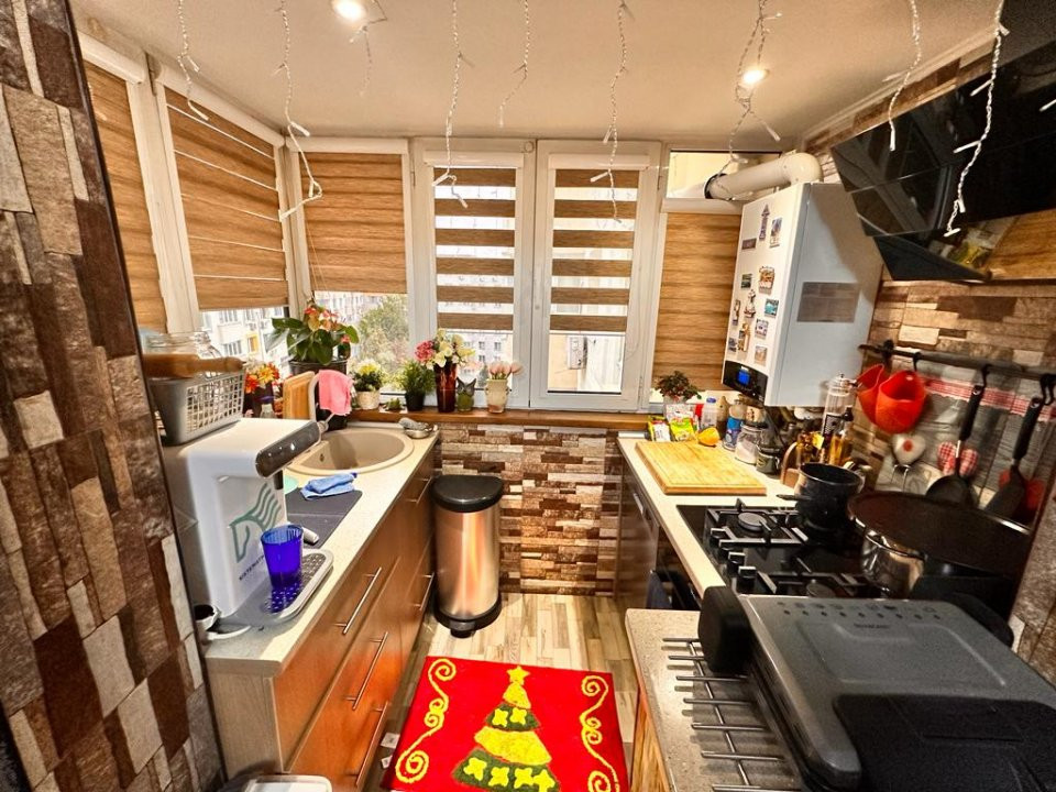 Vanzare apartament 4 camere + loc de parcare si boxa , Stefan cel Mare