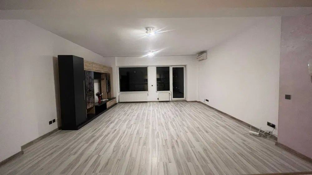 Apartament 3 camere, DRISTOR, complex rezidential, 2009 , 85 mp 