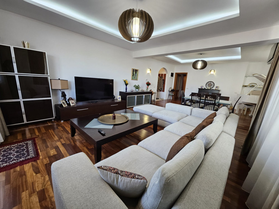 Apartament 3 camere, HERASTRAU - Cartierul Francez, 3 bai, 2 balcoane , 175 mp