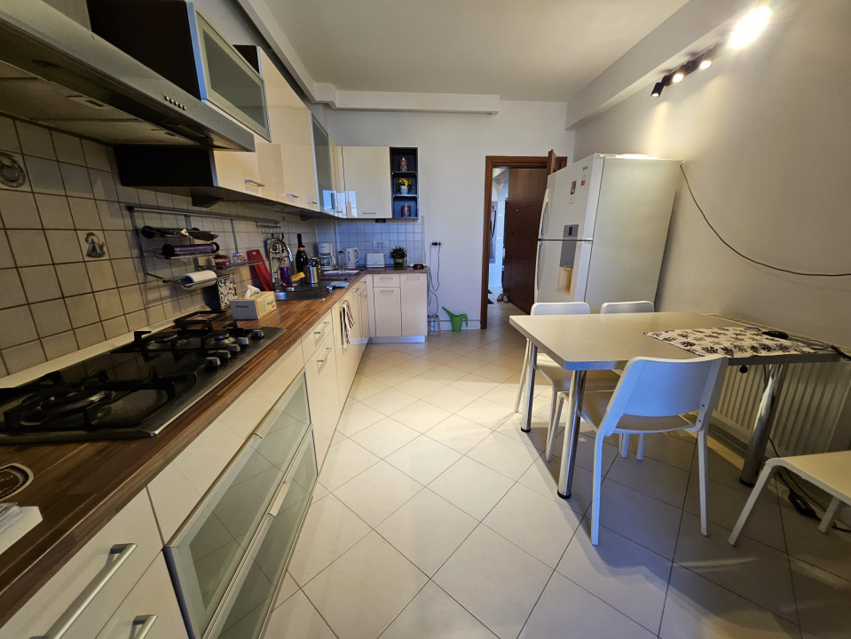 Apartament 3 camere, HERASTRAU - Cartierul Francez, 3 bai, 2 balcoane , 175 mp