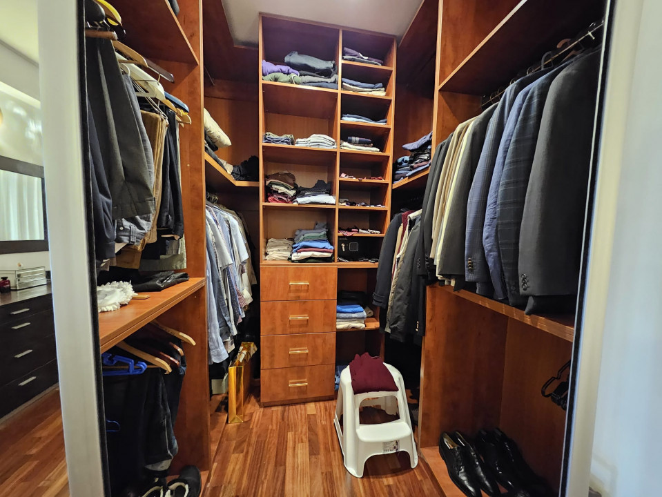 Apartament 3 camere, HERASTRAU - Cartierul Francez, 3 bai, 2 balcoane , 175 mp