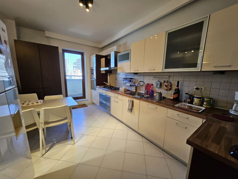 Apartament 3 camere, HERASTRAU - Cartierul Francez, 3 bai, 2 balcoane , 175 mp