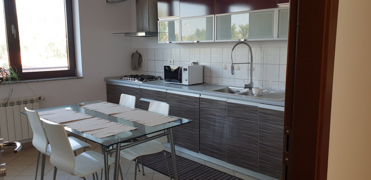 Apartament 3 camere, HERASTRAU, complex rezidential, 2007, 130 mp.