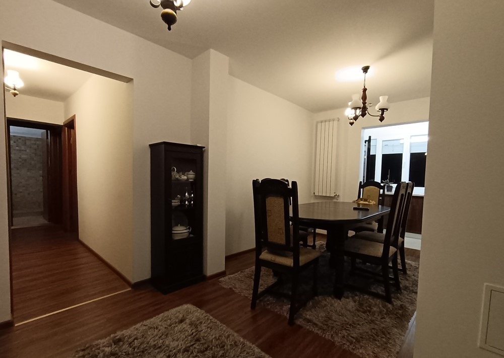 Apartament 3 camere, Chisinau, an 1984, balcon, decomandat