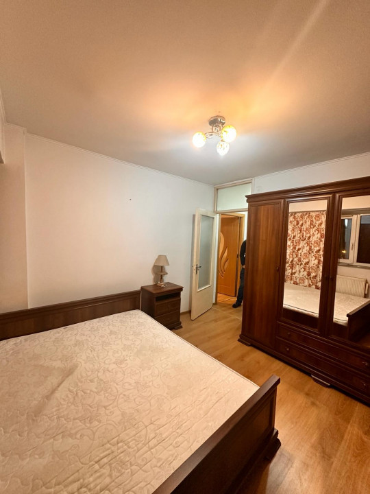 Apartament 2 camere, Bd. 1 Decembrie 1918, centrala proprie, etaj 5/8 , an 1985