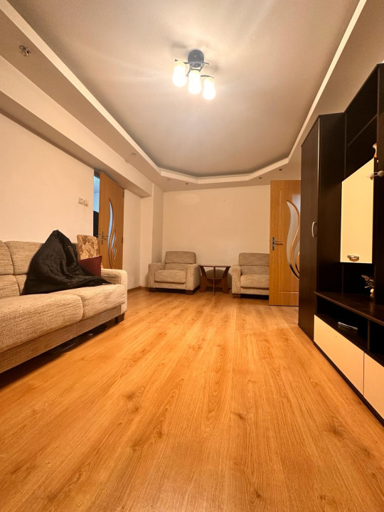 Apartament 2 camere, Bd. 1 Decembrie 1918, centrala proprie, etaj 5/8 , an 1985