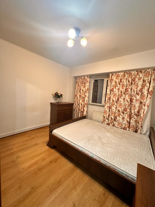 Apartament 2 camere, Bd. 1 Decembrie 1918, centrala proprie, etaj 5/8 , an 1985