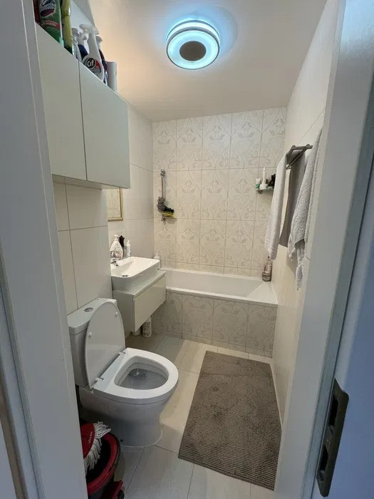 Apartament 2 camere, TITAN, decomandat, etaj 1/10, renovat in anul 2019