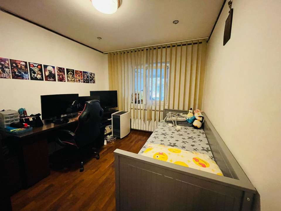 Vanzare apartament de 4 camere, centrala proprie + loc parcare, Mall Vitan