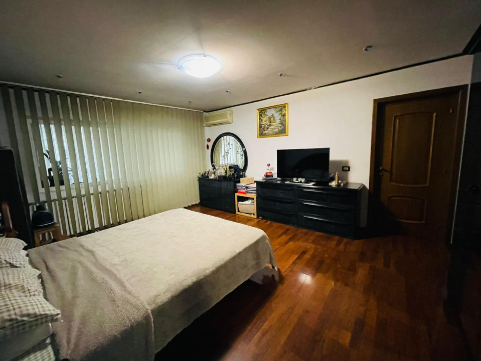 Vanzare apartament de 4 camere, centrala proprie + loc parcare, Mall Vitan