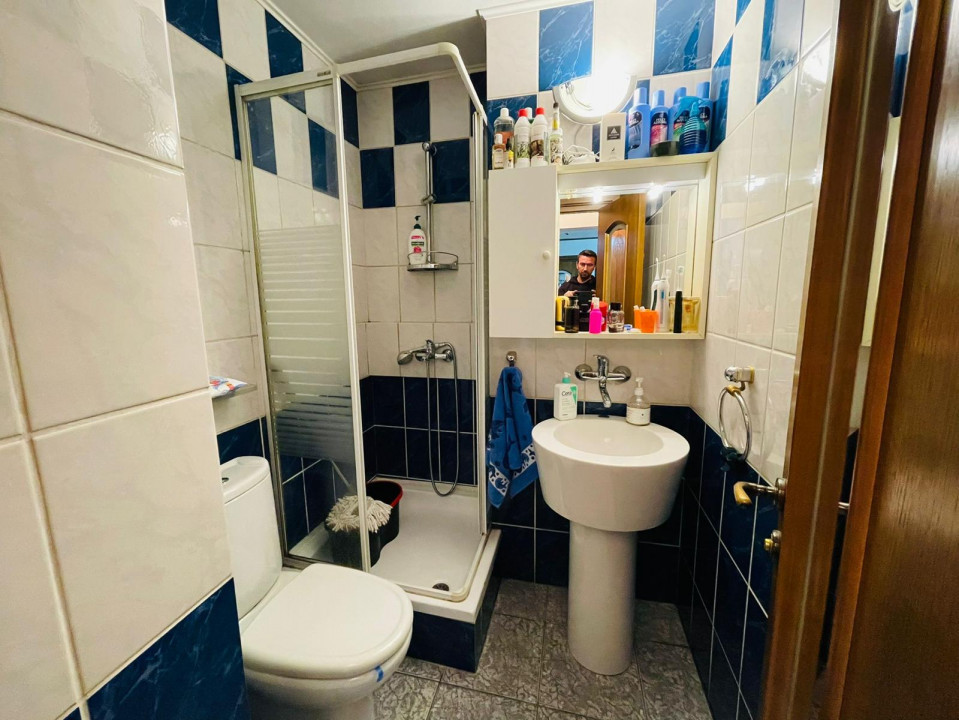 Vanzare apartament de 4 camere, centrala proprie + loc parcare, Mall Vitan