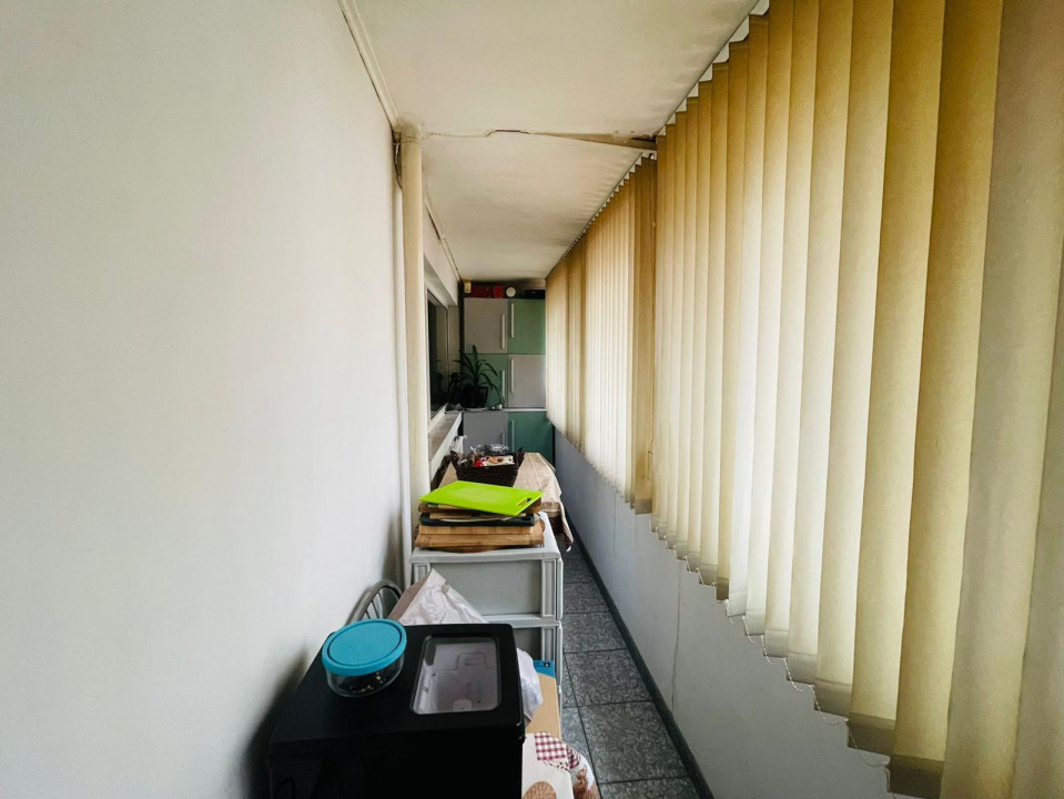 Vanzare apartament de 4 camere, centrala proprie + loc parcare, Mall Vitan