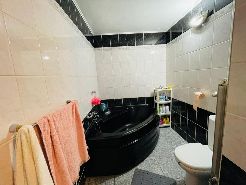 Vanzare apartament de 3 camere, centrala proprie + loc parcare, Mall Vitan