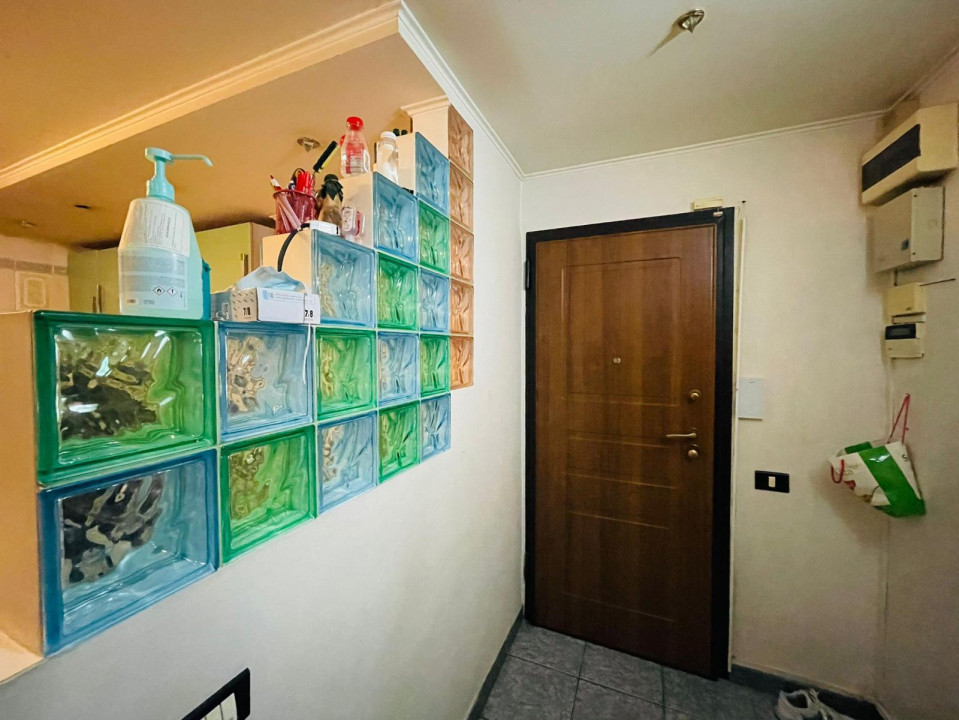 Vanzare apartament de 3 camere, centrala proprie + loc parcare, Mall Vitan