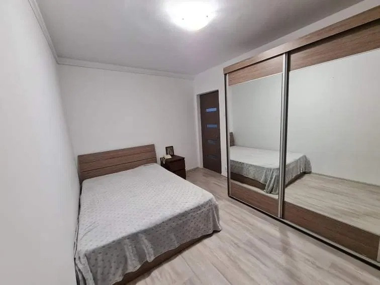 Apartament 3 camere,DRISTOR, bloc reabilitat in anul 2012,renovat in 2018,balcon