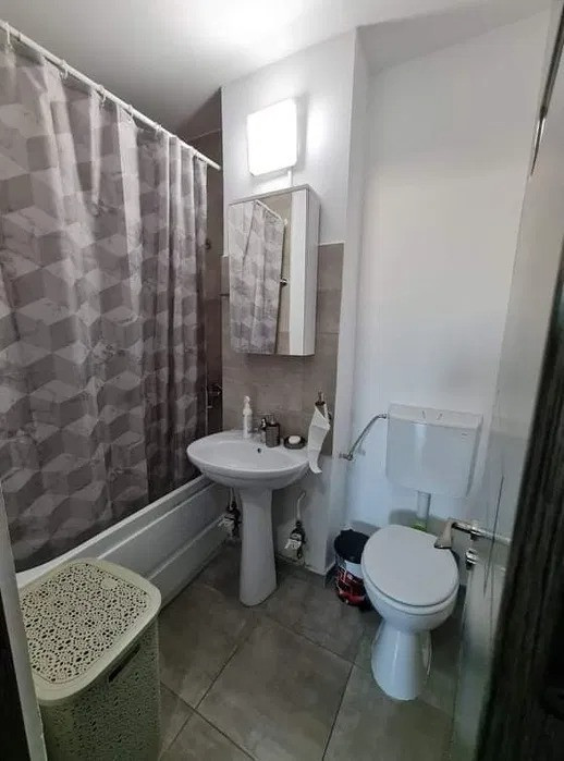 Apartament 3 camere,DRISTOR, bloc reabilitat in anul 2012,renovat in 2018,balcon