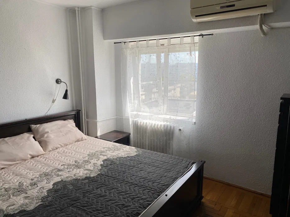 Apartament 3 camere,Bd. DECEBAL, 2 balcoane, 78 mp