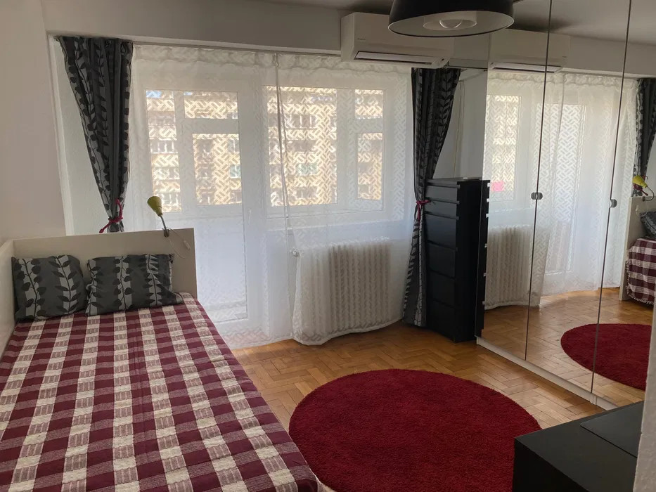 Apartament 3 camere,Bd. DECEBAL, 2 balcoane, 78 mp