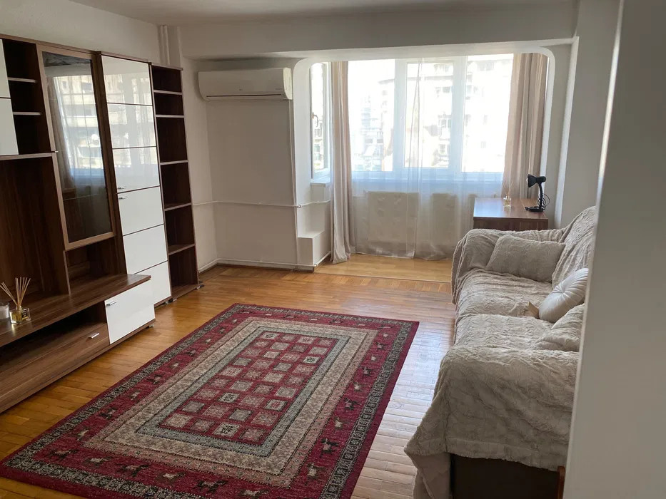 Apartament 3 camere,Bd. DECEBAL, 2 balcoane, 78 mp