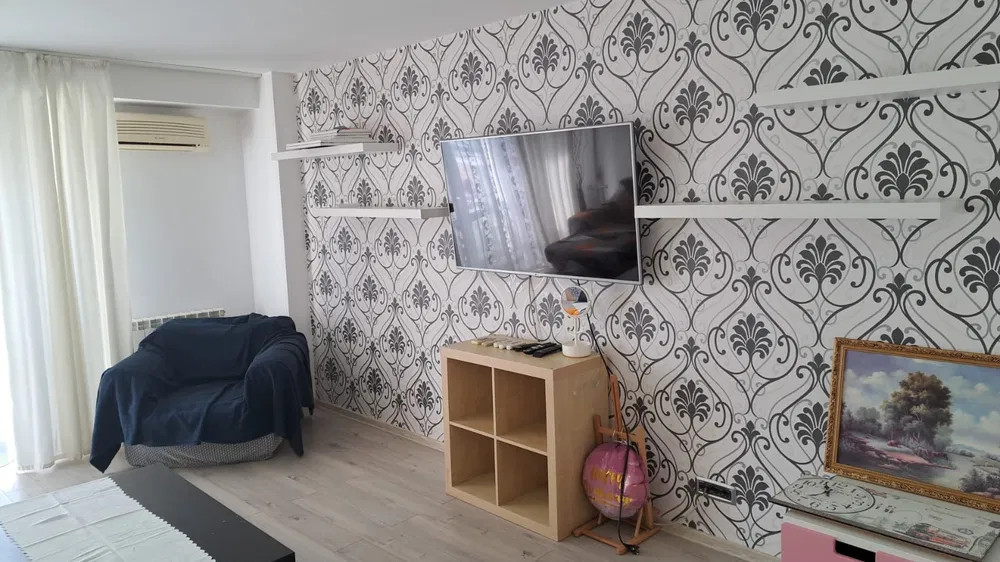 Apartament 3 camere,BUREBISTA, etaj 7/8, centrala proprie, 81 mp