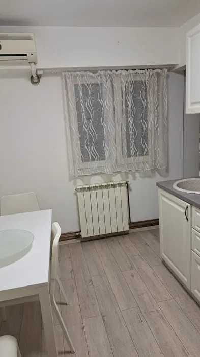 Apartament 3 camere,BUREBISTA, etaj 7/8, centrala proprie, 81 mp