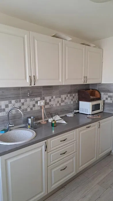 Apartament 3 camere,BUREBISTA, etaj 7/8, centrala proprie, 81 mp