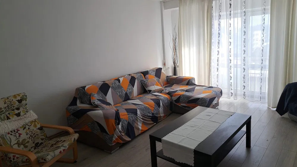 Apartament 3 camere,BUREBISTA, etaj 7/8, centrala proprie, 81 mp