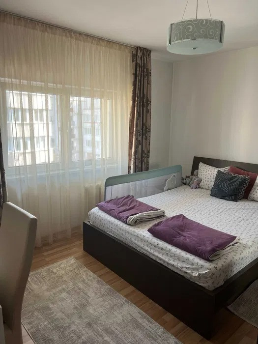 Apartament 2 camere,NERVA TRAIAN, spatios si primitor, etaj 6/8, an 1992