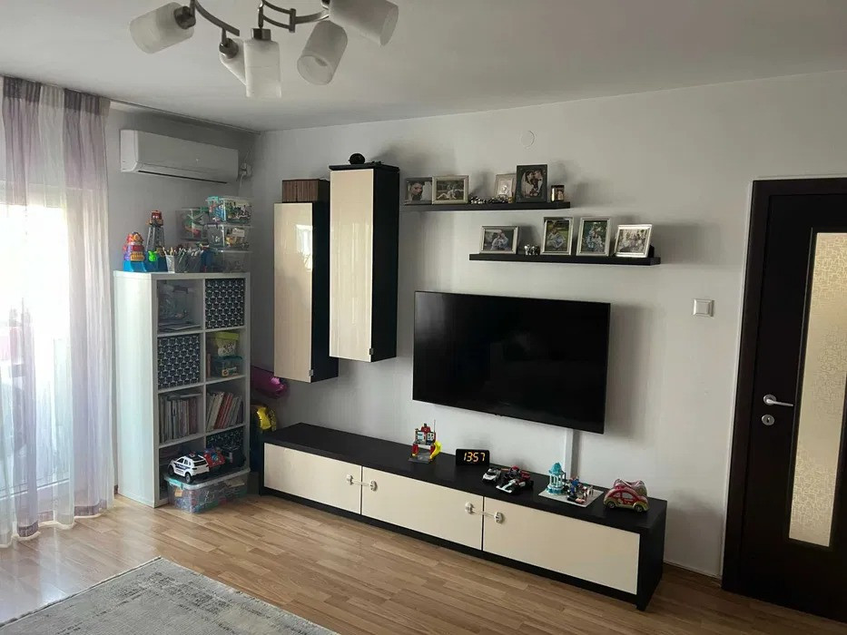 Apartament 2 camere,NERVA TRAIAN, spatios si primitor, etaj 6/8, an 1992