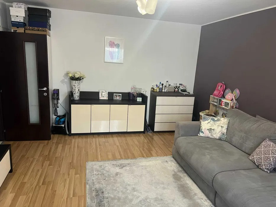 Apartament 2 camere,NERVA TRAIAN, spatios si primitor, etaj 6/8, an 1992