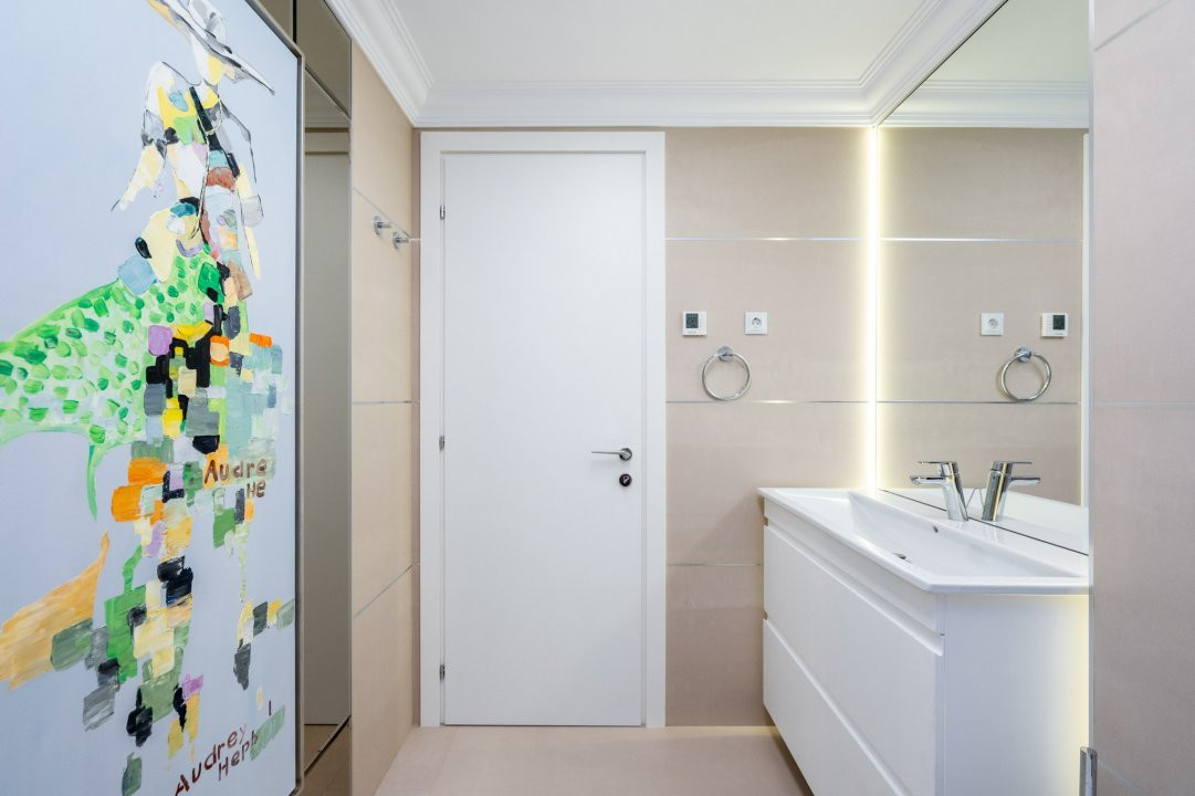 Apartament 3 camere, DOROBANTI, deosebit, etaj 4/6, an 2003