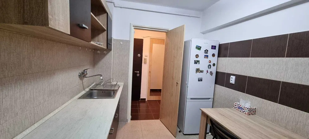 Apartament 2 camere,TITAN, decomandat, parter/4, metrou aproape