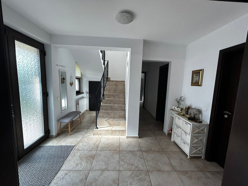 Casa cu 5 camere,CERNICA, constructie 2013 , teren 250 mp