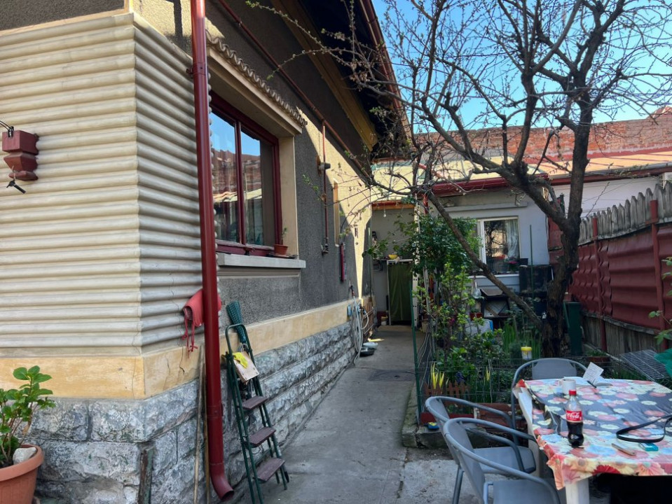 Casa cu 3 camere,PARCUL CAROL, centrala termica,dotata cu toate utilitatile